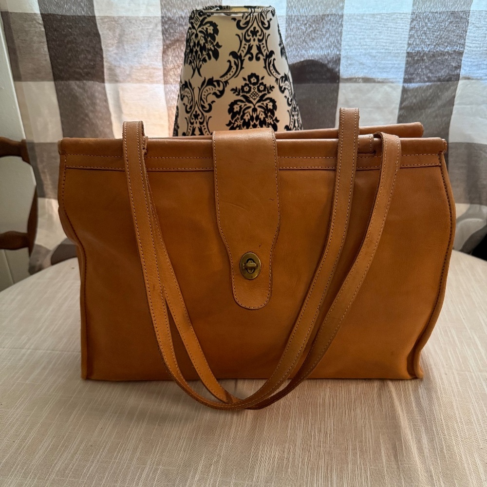 Elegant Tan. Leather Tote/Carryall